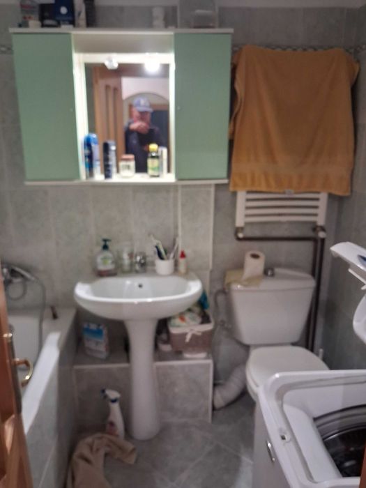 Inchiriez apartament 2 camere complet mobilat zona Energiei Bacau str.Veniamin Costache nr.2 et.4