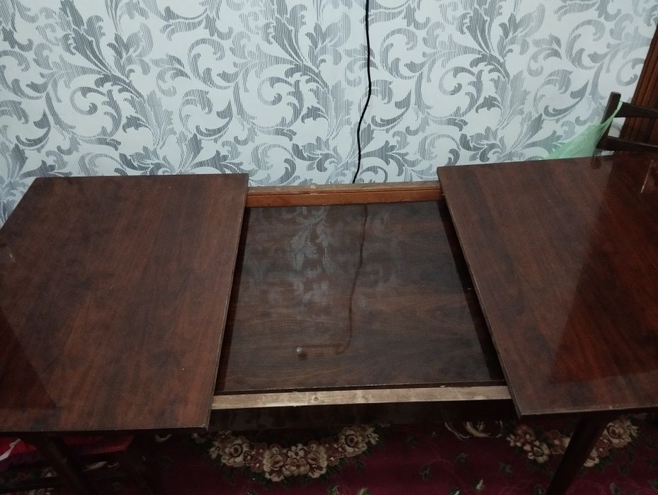 Стол полированный со 6 стульями