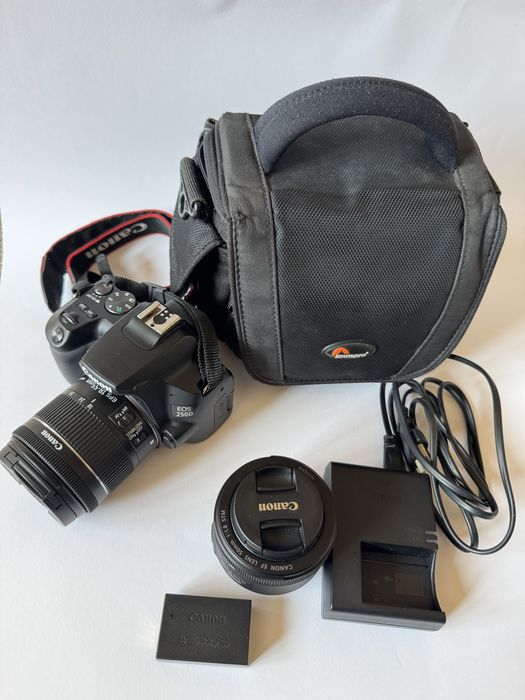 Canon EOS 250D + 2 STM обектива (18-55mm + 50mm f/1.8) + чанта