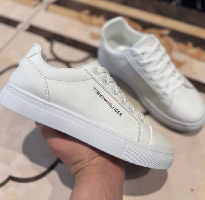 Erkaklar uchun krossovka TOMMY HILFIGER, Razmer 43 yengi