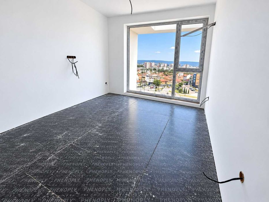 Дава се под наем Тристаен апартамент в Варна, Младост 2 - 118 кв.м за 279000 € - Снимка #2