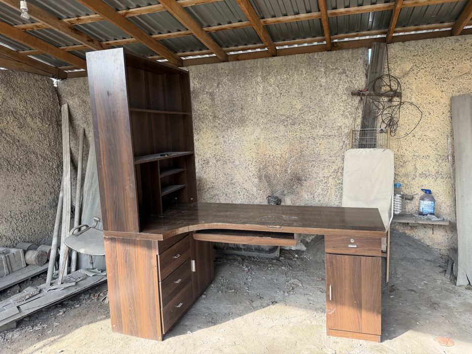 Продам стол компьютерный