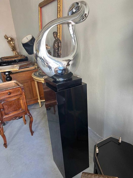 Statueta de dimensiuni mari!