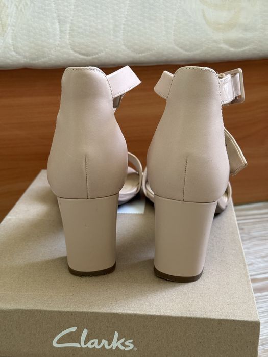 Дамски сандали на ток / официални обувки  Clarks
