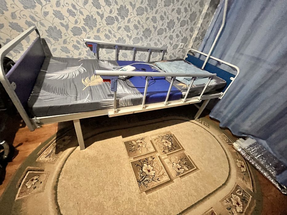 Больничная кровать