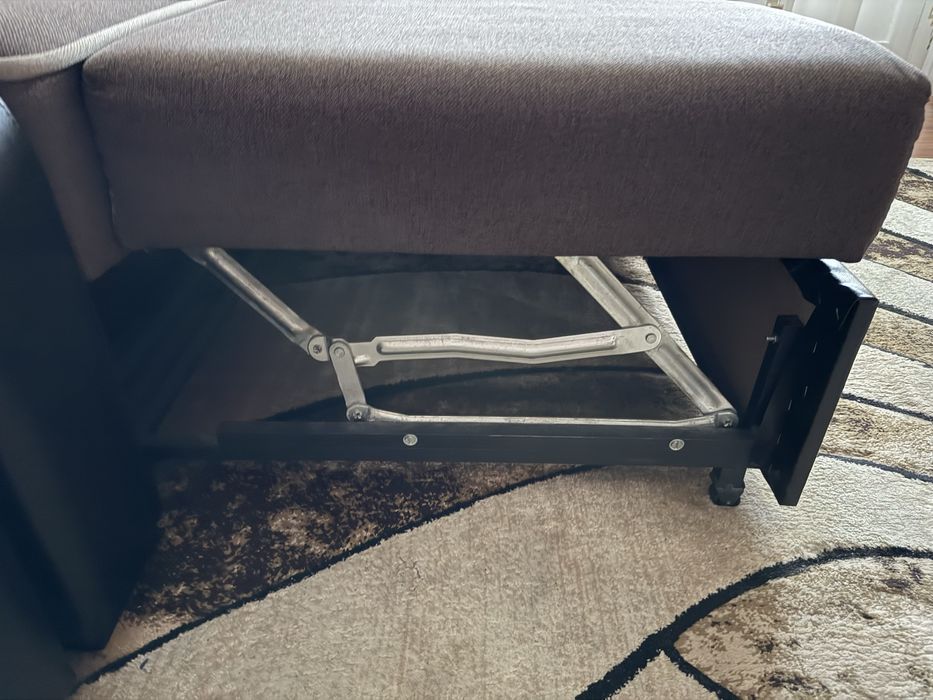 Vând canapea extensibilă + 2 fotolii