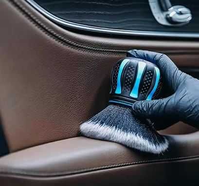 Мека финна четка за лесно почистване на прах от автомобил