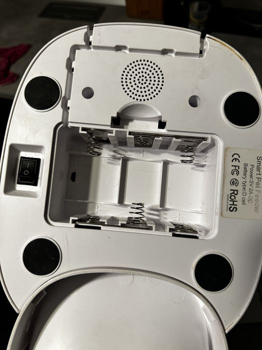 Dispenser hrana uscata (hranitor automat) pisici/catei