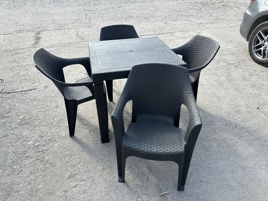 Комплект маса и 4 стола