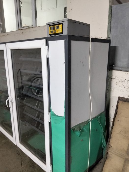 Инкубатор продам
