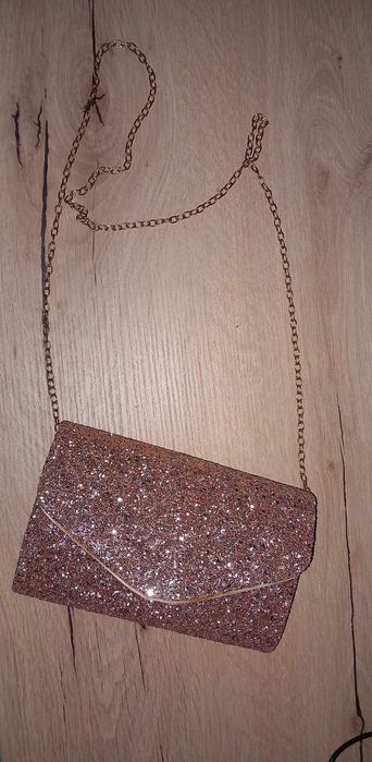 Чантичка с дълга дръжка