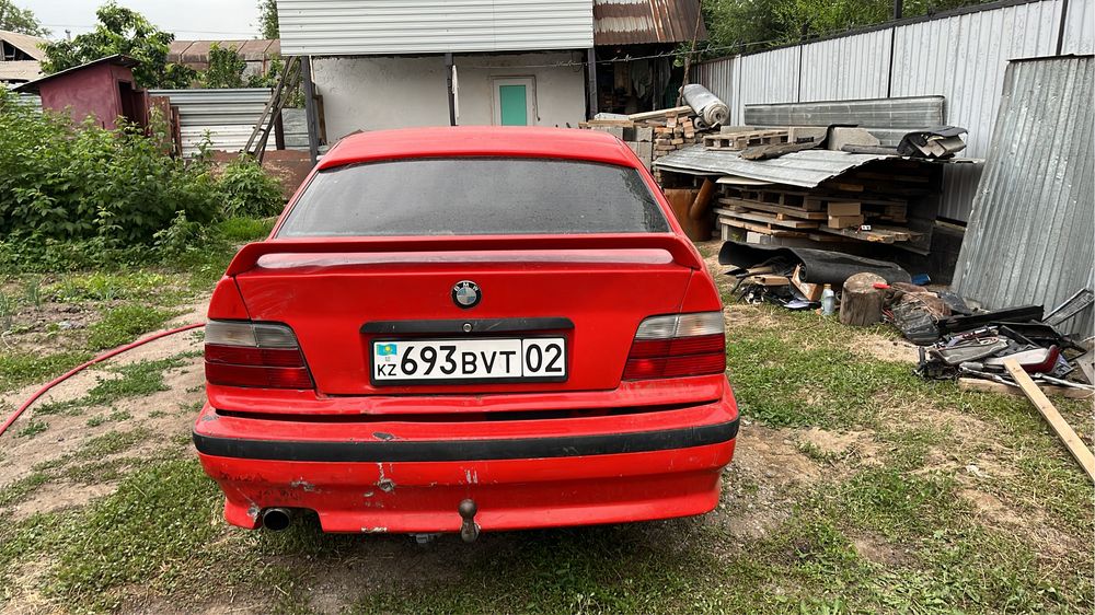 BMW 320I срочно продам машину