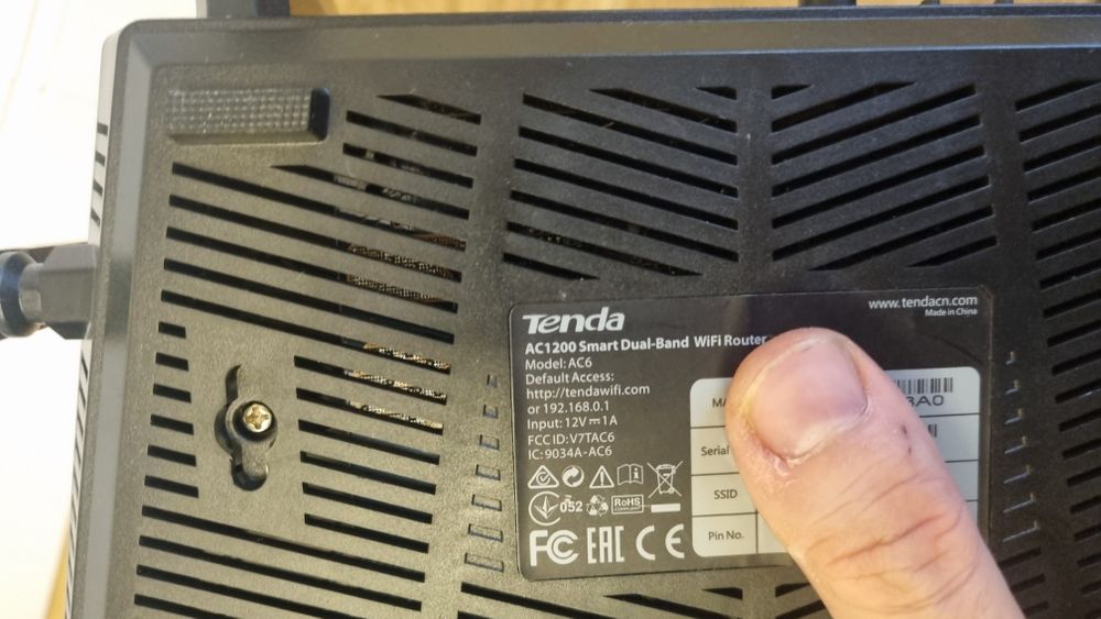 Router Whirless Tenda AC 1200