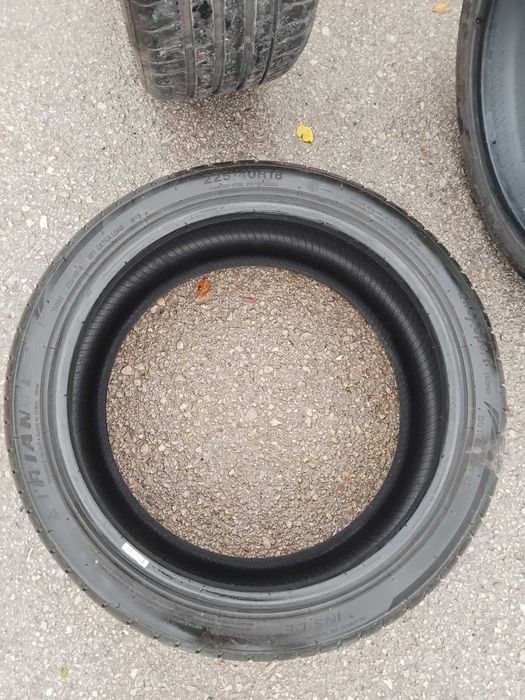 Гуми 225/40/18 Triangle