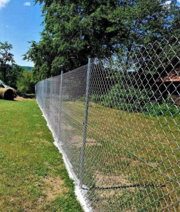 Confecționăm garduri și porți la comanda clientului