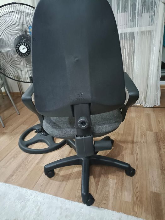 Продам стул офисный