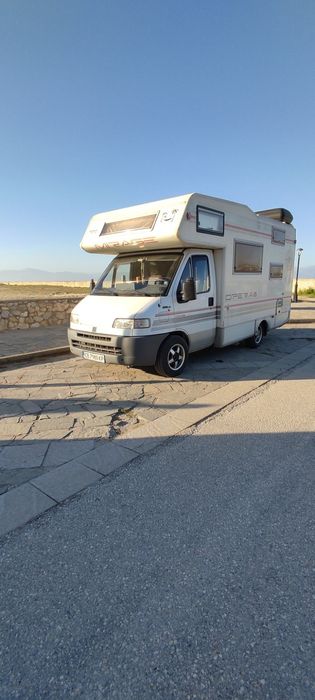 Кемпер под наем за шест човека от 75 евро за ден