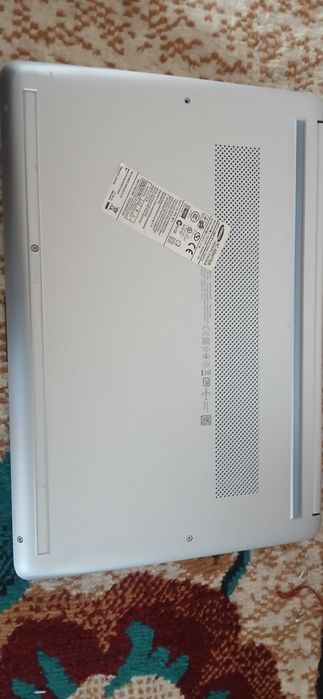 Hp laptopi made in Dubai with bag and also charger