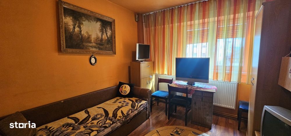 Vandapartament de 3 camere,decomandate ,confort 1 situat pe str.Uzinei