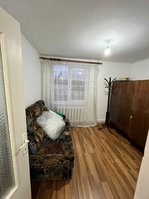 Inchiriez apartament 3 camere decomandate, central, BCR, Targu Neamt