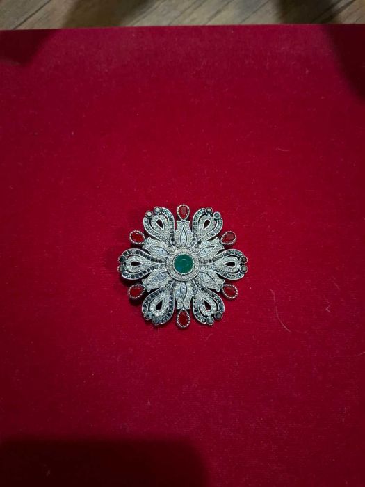 Брошки различни модели