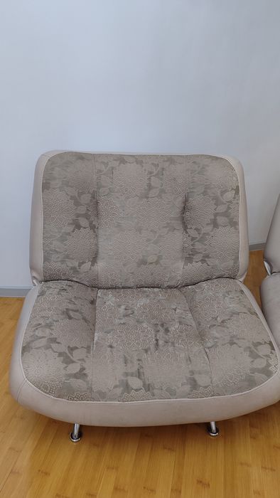 Продам диван с 2мя креслами