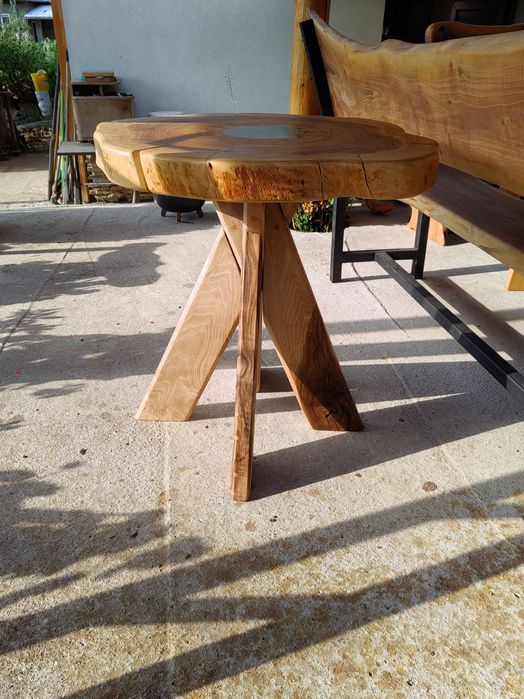 Масивна масичка маслина и орех