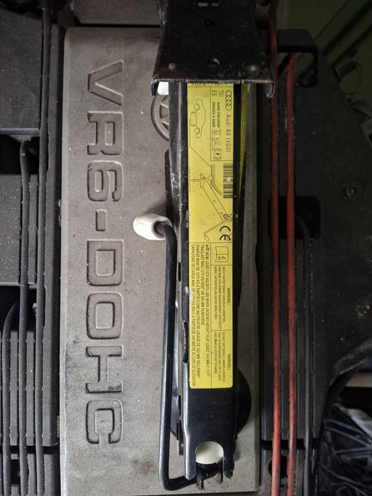 Продам автомобильный домкрат