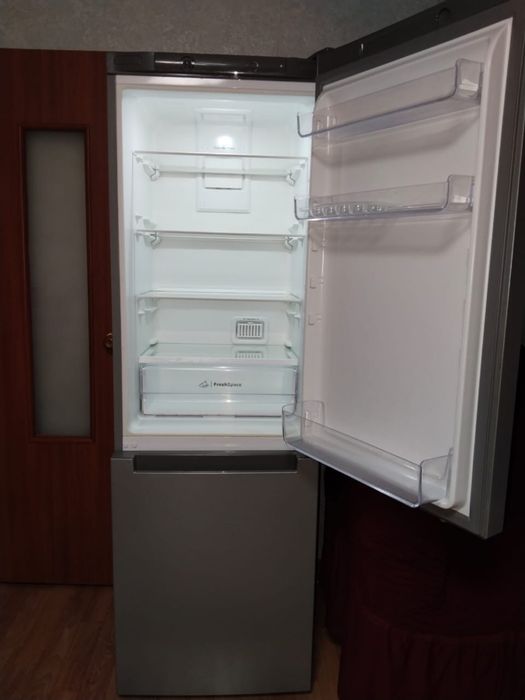 Продам Indesit холодильник