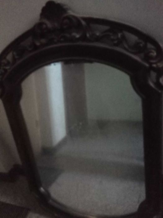 Старинно огледало голямо с дървена рамка с дърворезба