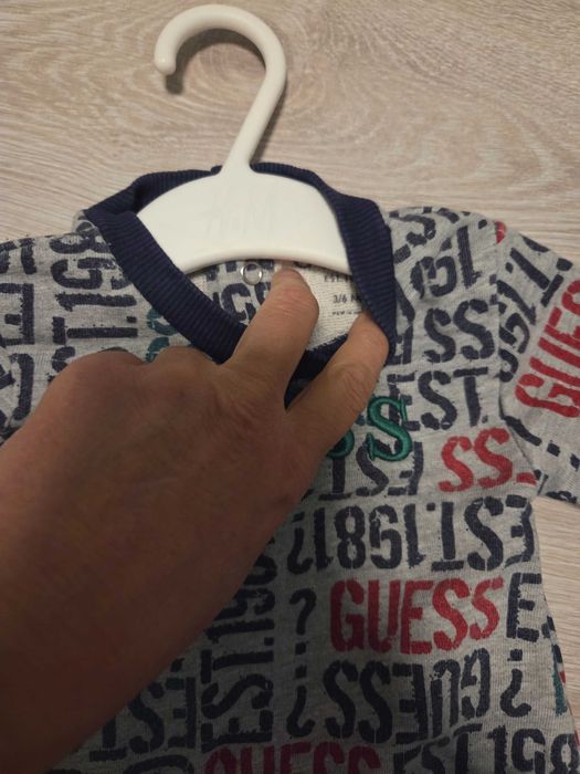 Бебешки суичър Guess 3- 6 м.