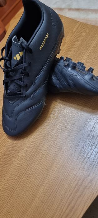 Gehte de fotbal cu crampoane Adidas