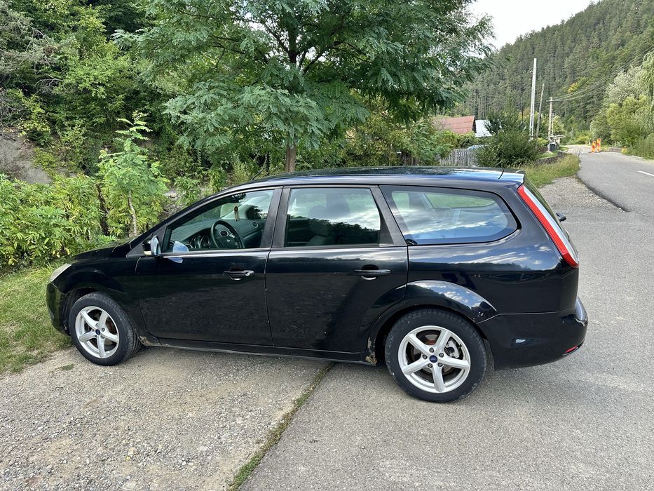 Se vinde Ford Focus,Facelift 2010(Schimb cu 4x4)