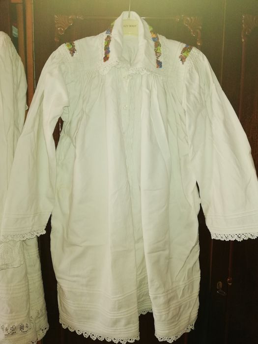 Vând cămași tradiționale lucrata manual