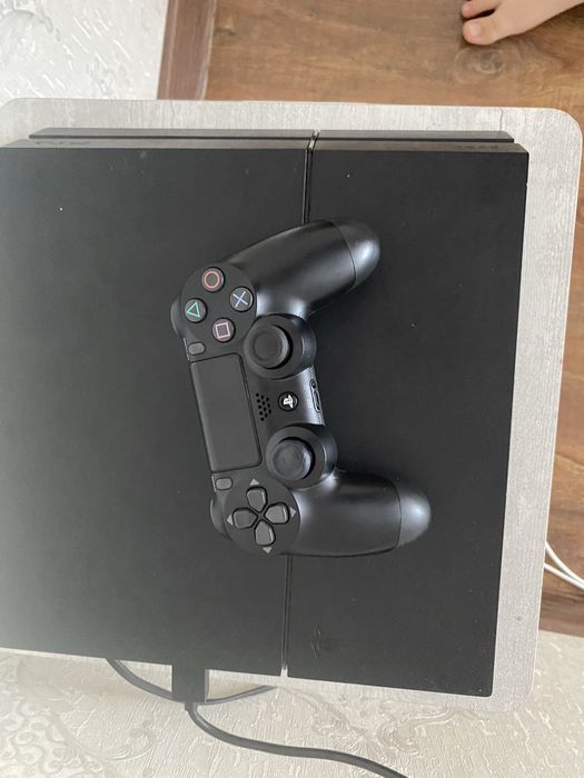 Продам пс 4 без игр