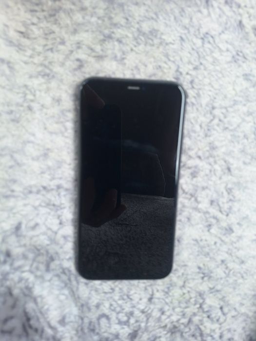 Продам АЙФОН 11 64 ГБ