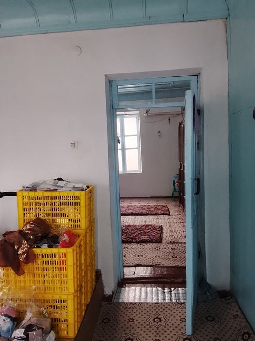 3 sotix 4 xonali uy sotiladi