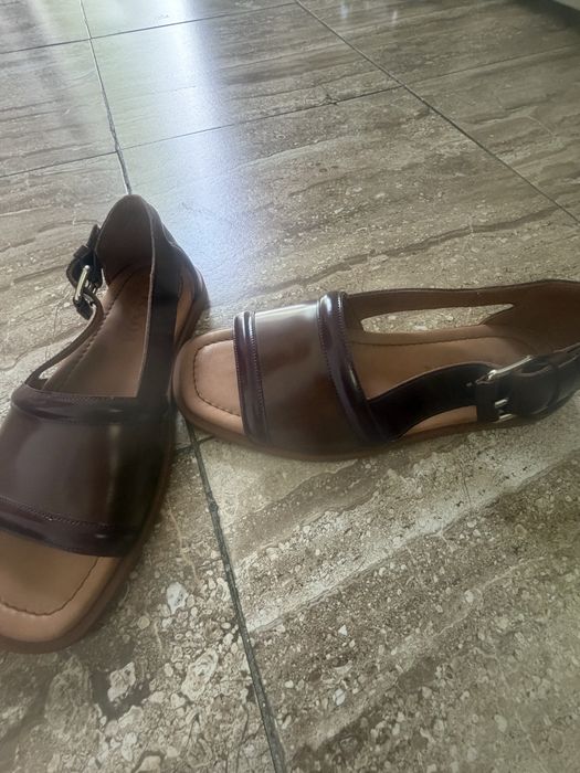 Подам сандали оригинал Prada