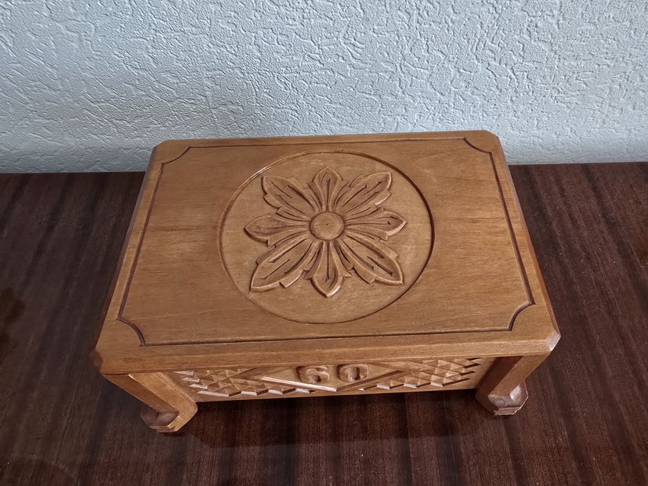 Шкатулка . Настольная капилка.