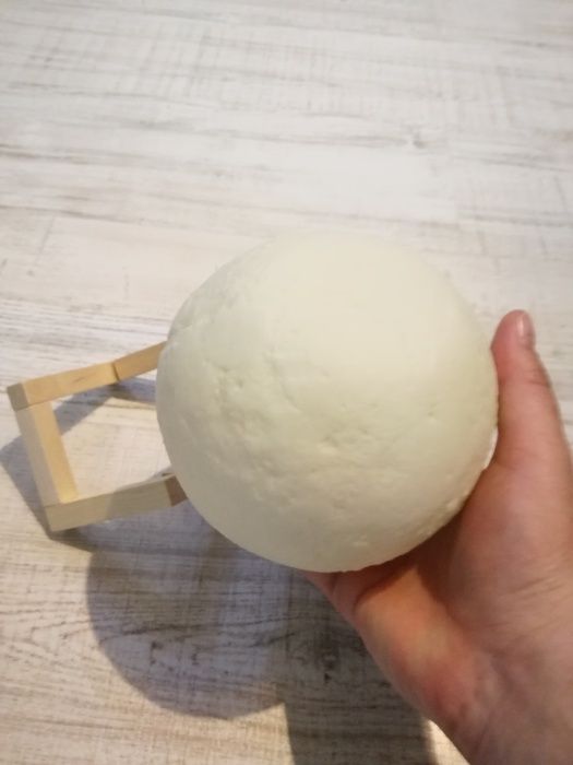 Продавам нощна лампа тип луна