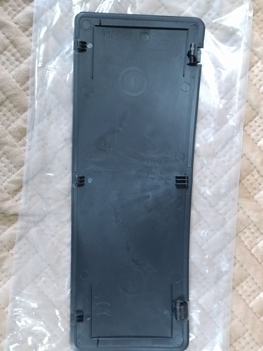 Крышка аккумулятора Ауди а6с5