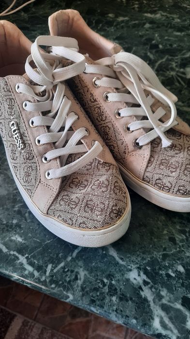 Teniși marca Guess