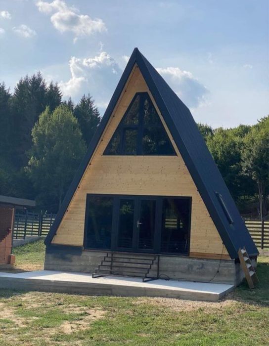 Vand casuta tip A 8 x 7m din lemn