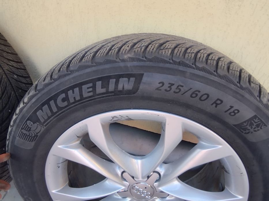 Jenti Audi cu anvelope de iarna Michelin 235/60 R18