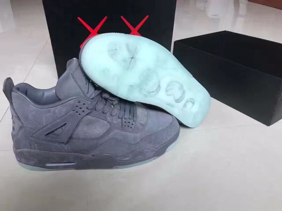 Air Jordan 4 Retro Kaws