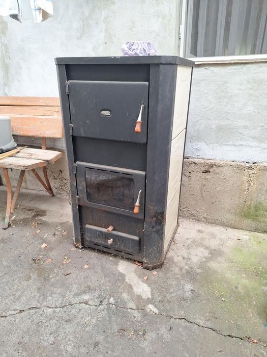Șemineu pe lemne cu geam