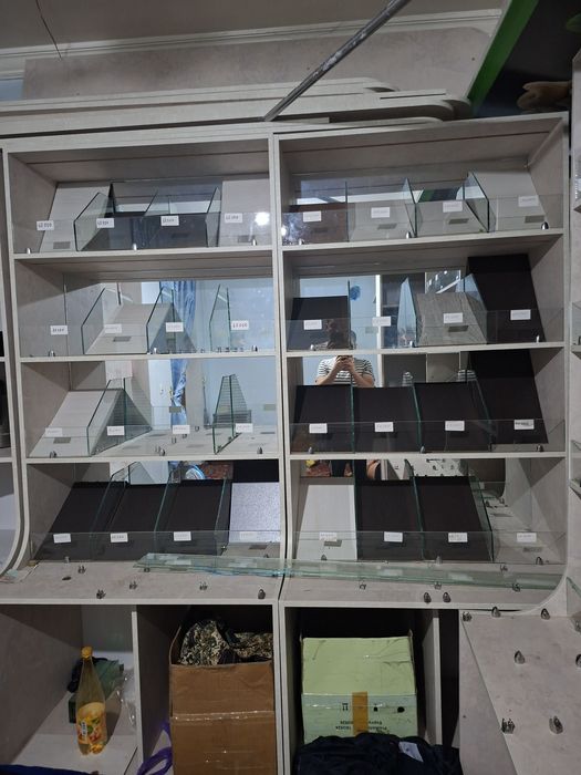 Do'konlar uchun tayyor mebelni profildan yasalgan pirlafka