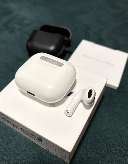 Apple AirPods 4 - Carcasă + Cască Dreaptă (Incomplet) + Husă și Cutie