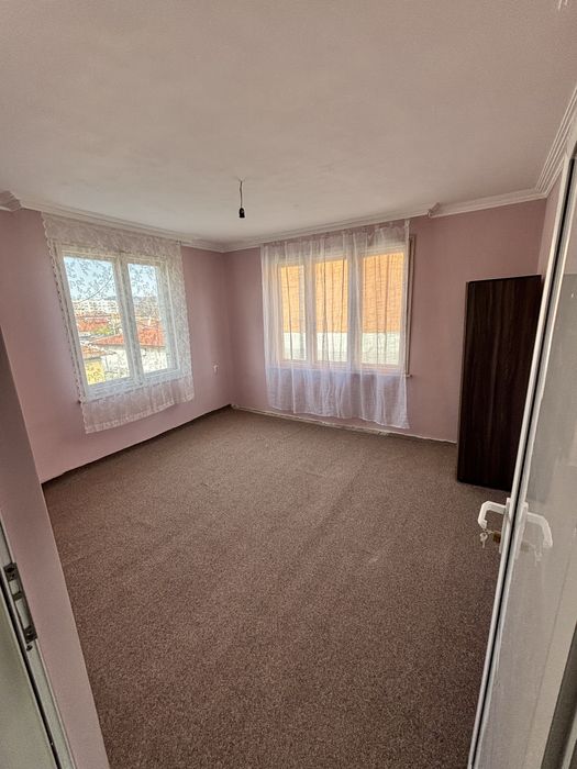 Етаж от къща в град Ботевград