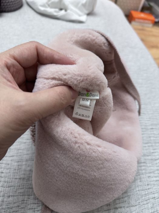 Продам зимнию шапку для девочки